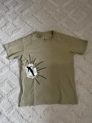 Cactus Jack x Travis Scott – Highest in the Room Tröja - Cactus Jack x Travis Scott – Highest in the Room Tröja 👕 Storlek: M 💚 Färg: Ljusgrön 🔄 Skick: 7/10 – använd, trycket på ryggen har börjat lossna något