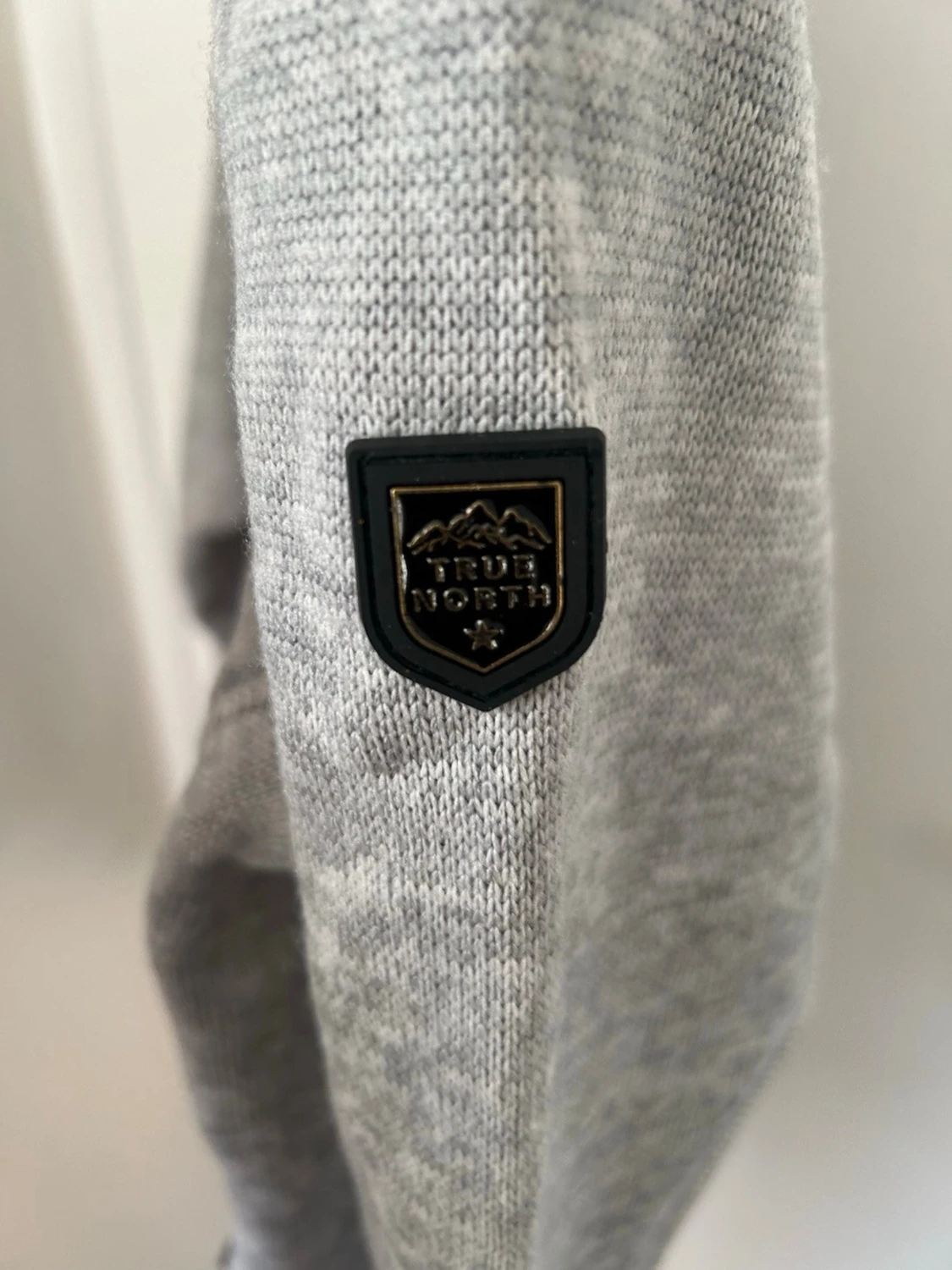 Grå fleecejacka med mönster - 2