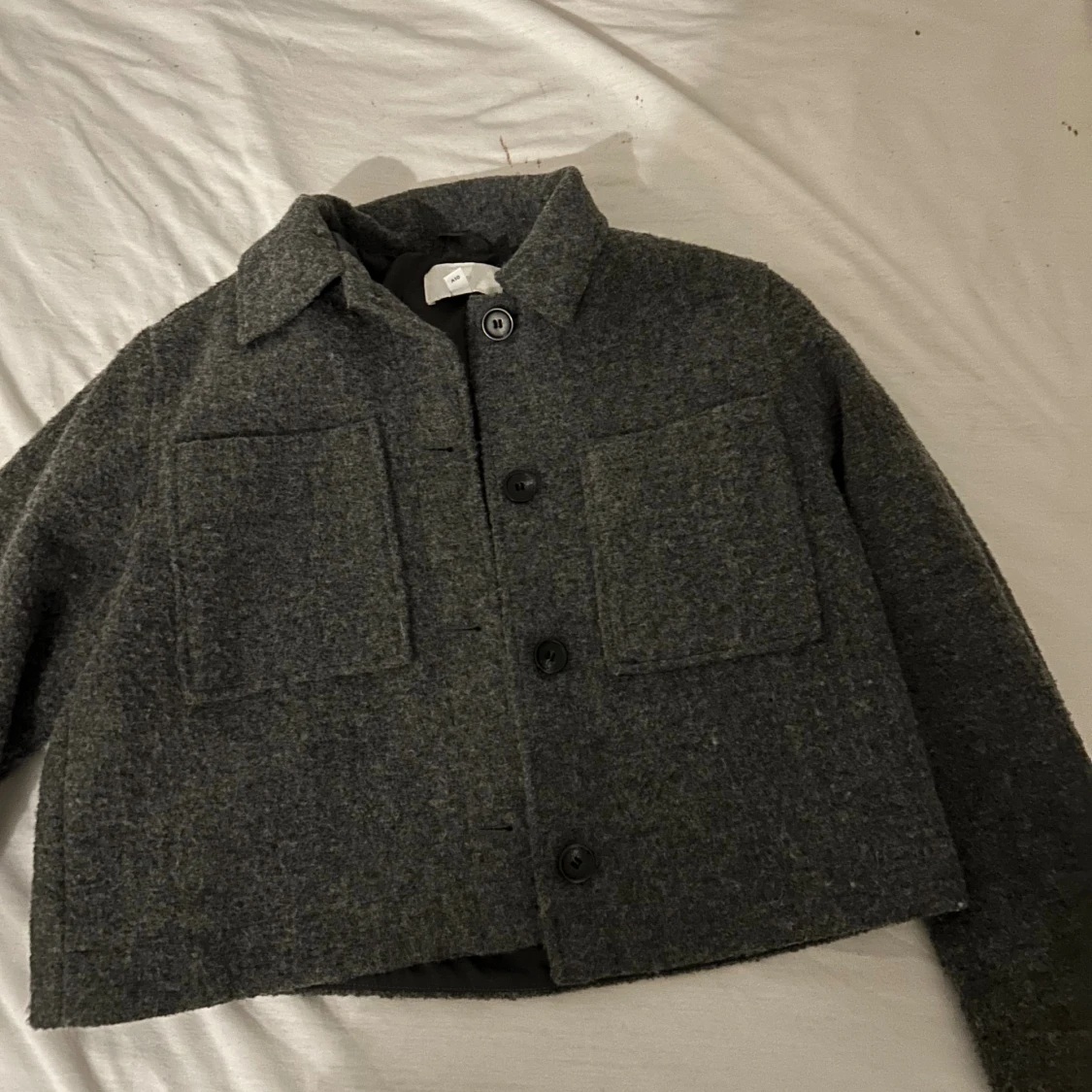 Grå kappa i ull med stora fickor - 1