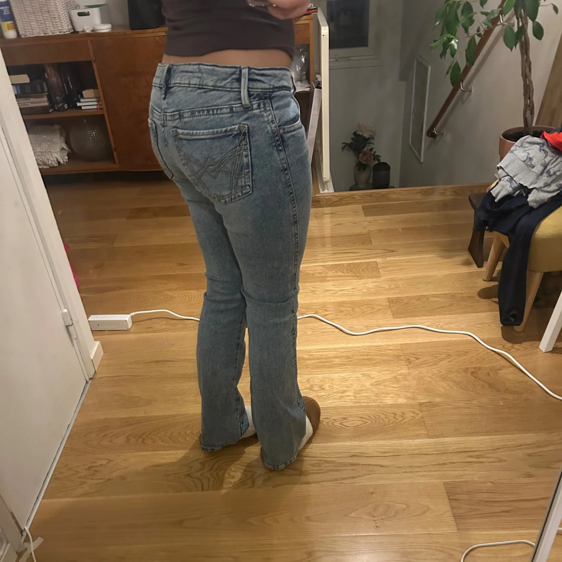 Blå bootcut jeans från Gina Tricot - 1