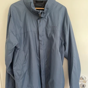 Vindjacka - Vattentät vindjacka, något mindre i storleken