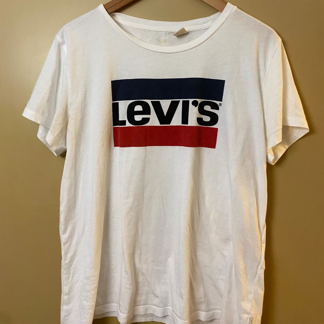 Vit Levi's t-shirt med logga - 1