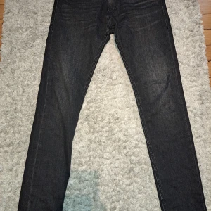 Replay jeans storlek 30/32 - Mycket bra skick, inte tecken på användning, svart/ mörkgrå färg