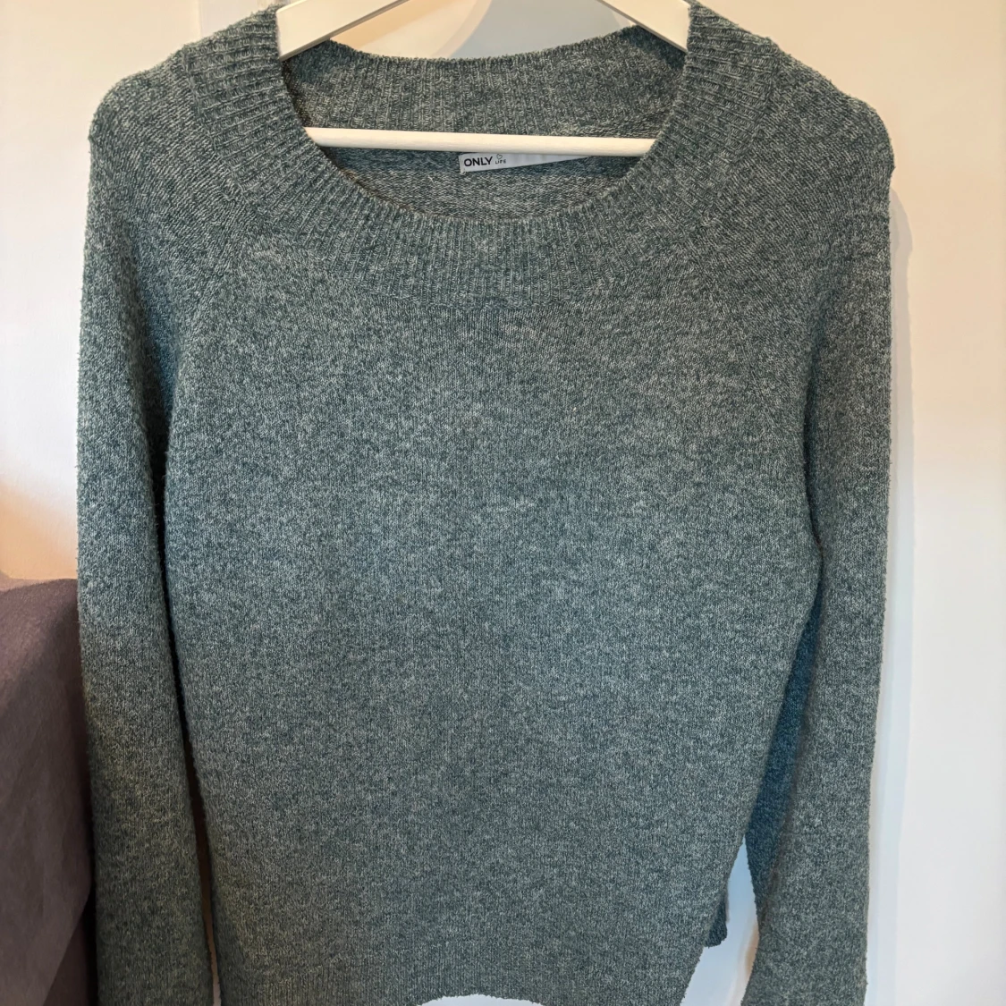 Grön stickad tröja - 1