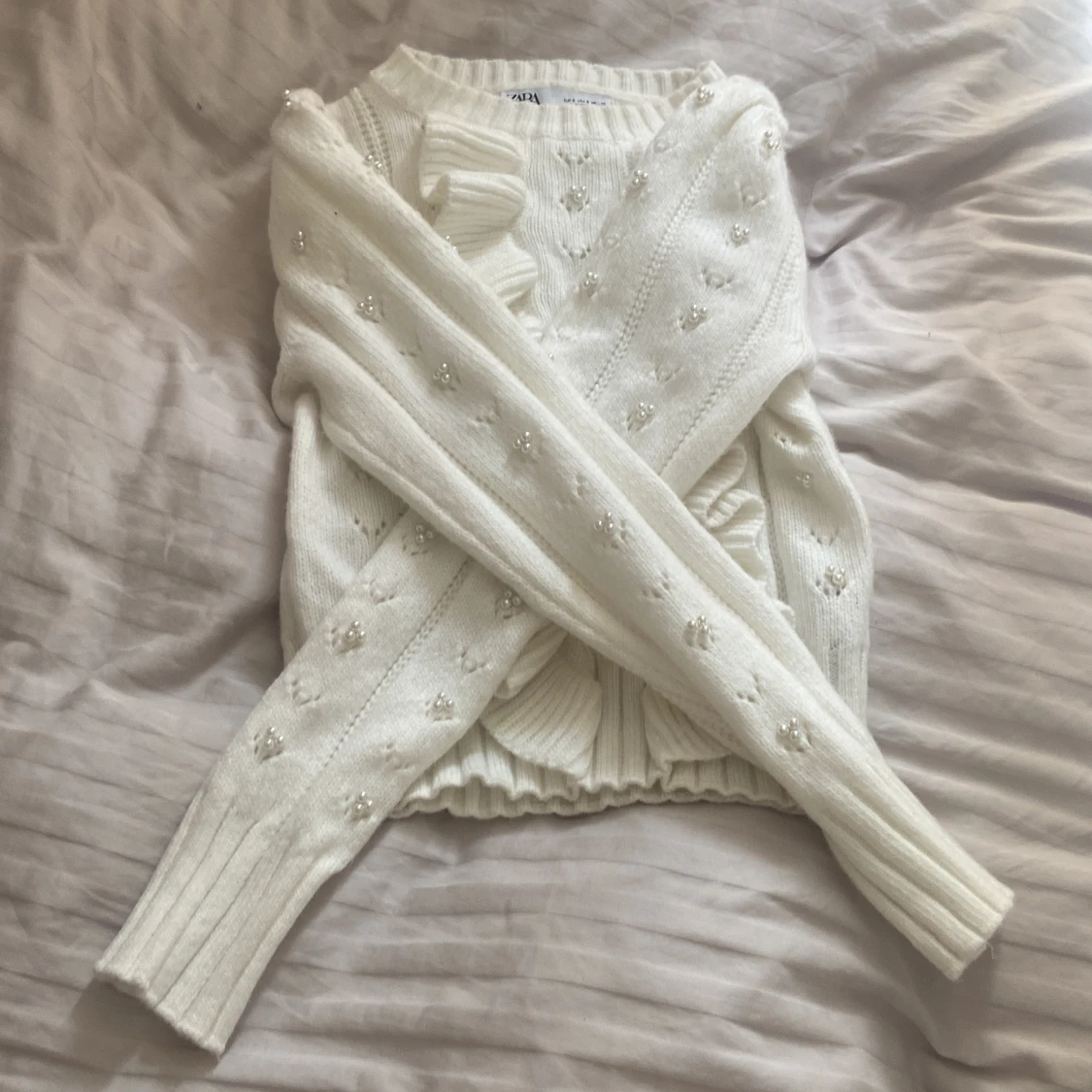 Vit stickad tröja med volang från Zara - 1