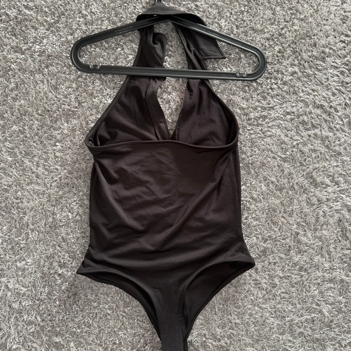 Svart halterneck body med knappar - 1