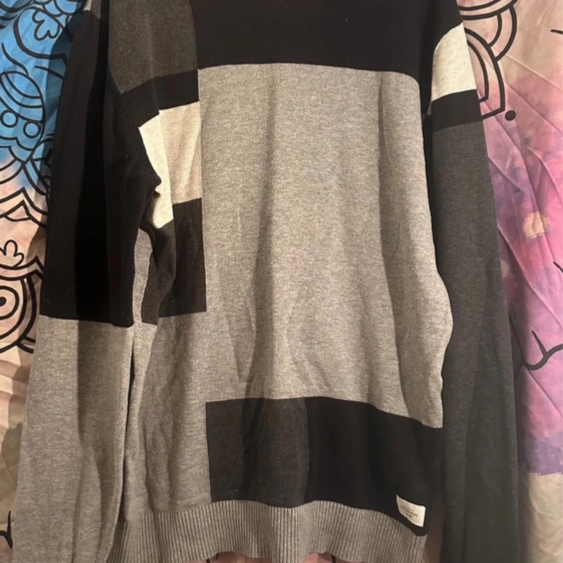 Grå och svart tröja från Lindbergh