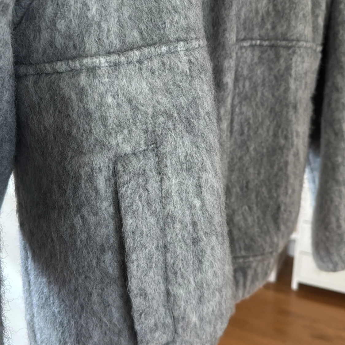 Grå ulljacka från Levete - 2