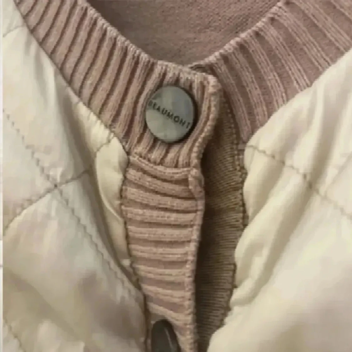 Quiltad beige kofta från Beaumont - 3