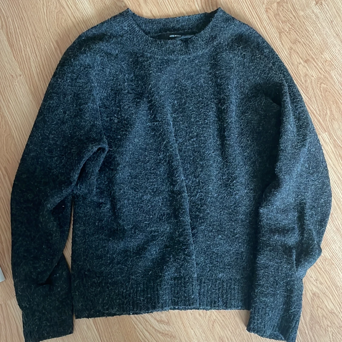 Svart stickad tröja från VERO MODA - 2