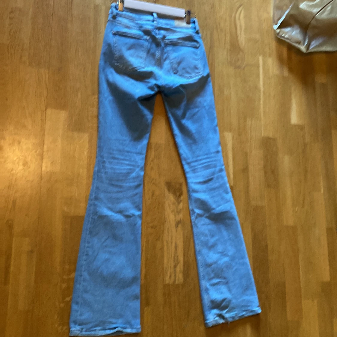 Ljusblå bootcut jeans från Lager 157 - 3