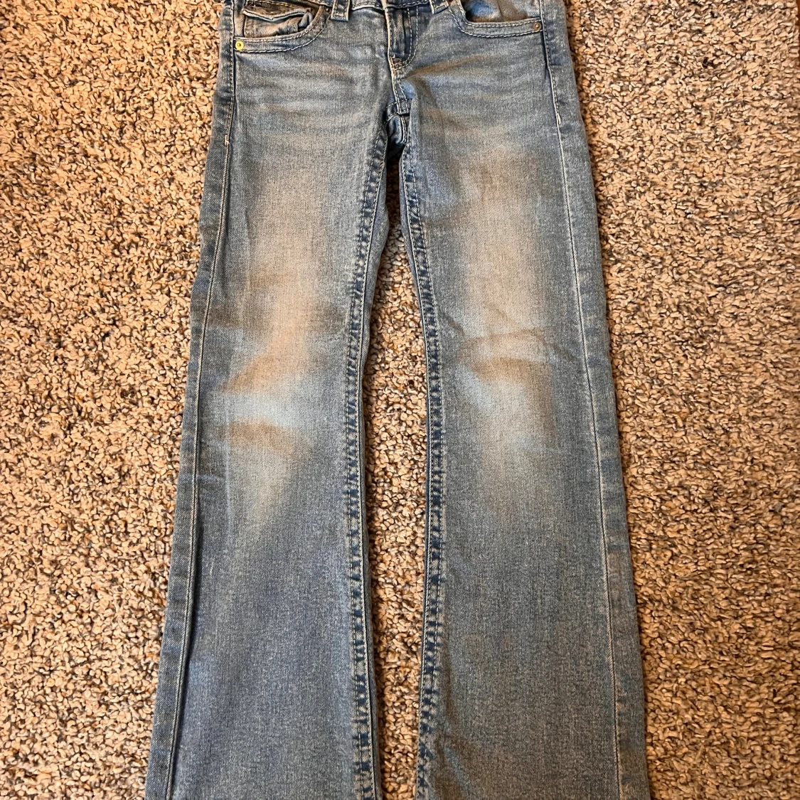 Ljusblåa jeans från Gina 