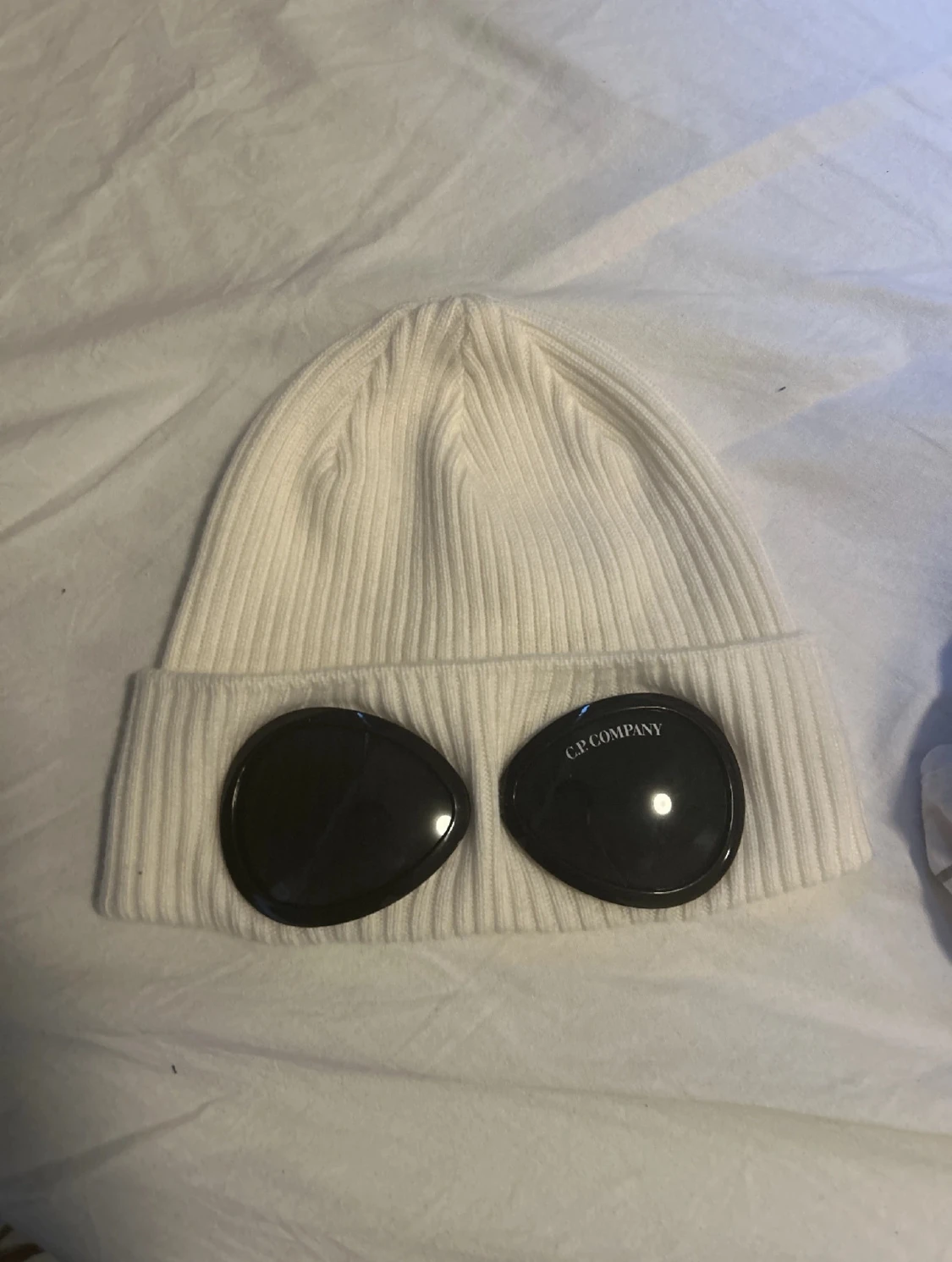 Vit cp company mössa