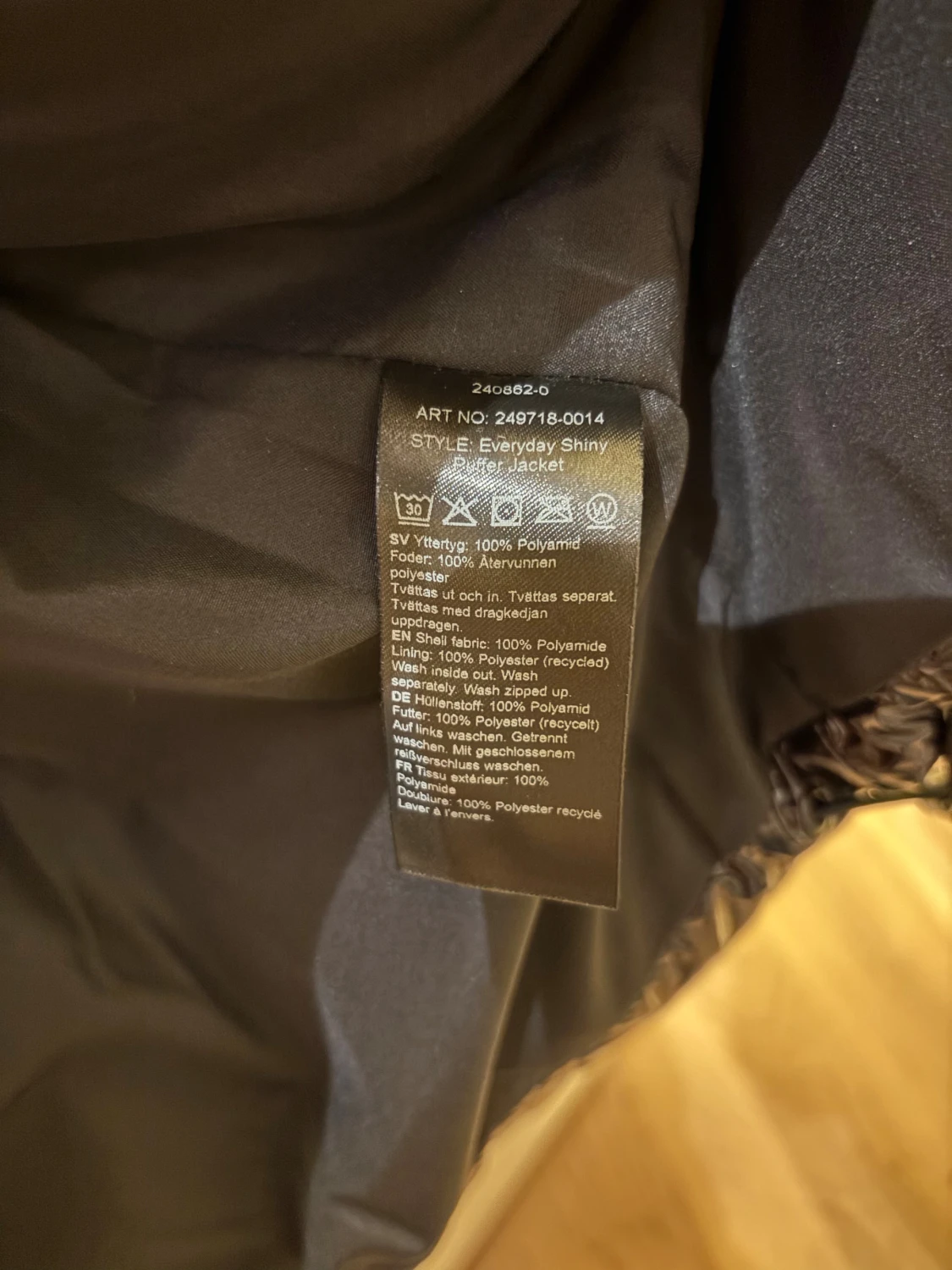 Svart glansig pufferjacka Nelly - 5