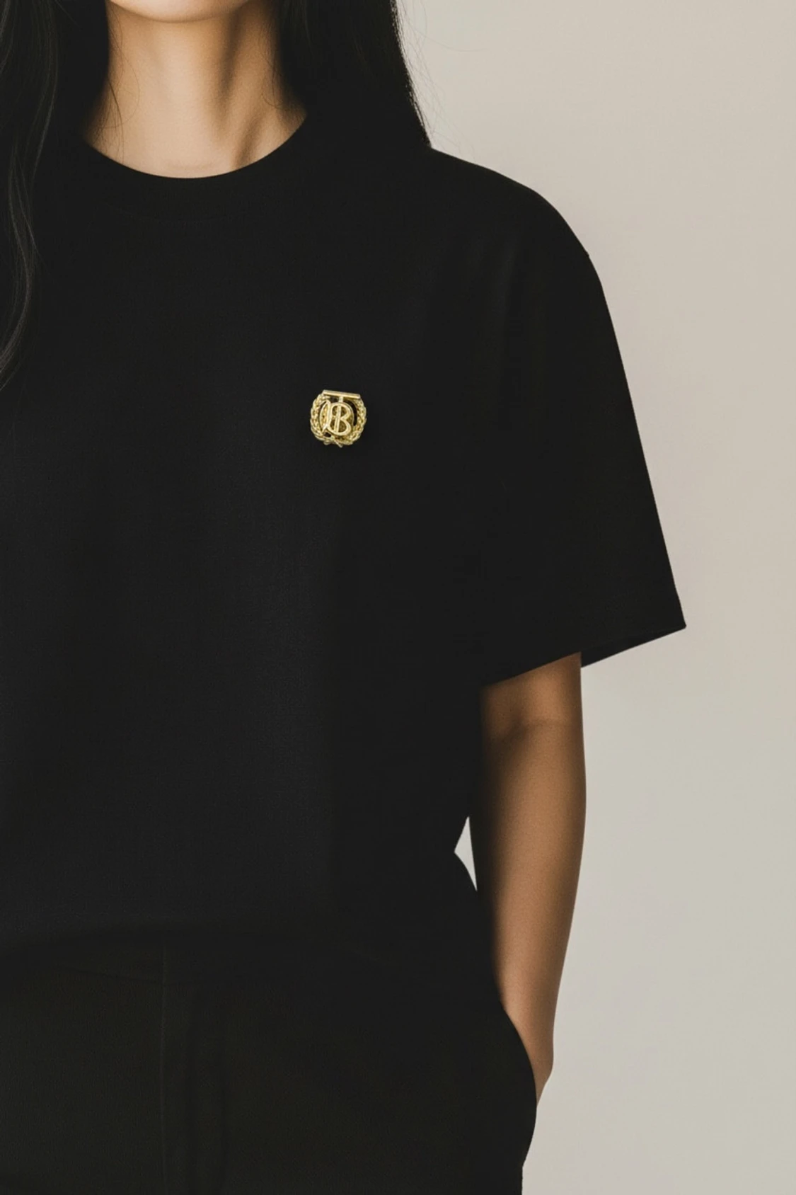 Guldfärgad B brosch - 1