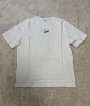 Vit t-shirt från Samsøe Samsøe - Snygg oversized vit t-shirt från Samsøe Samsøe. 
