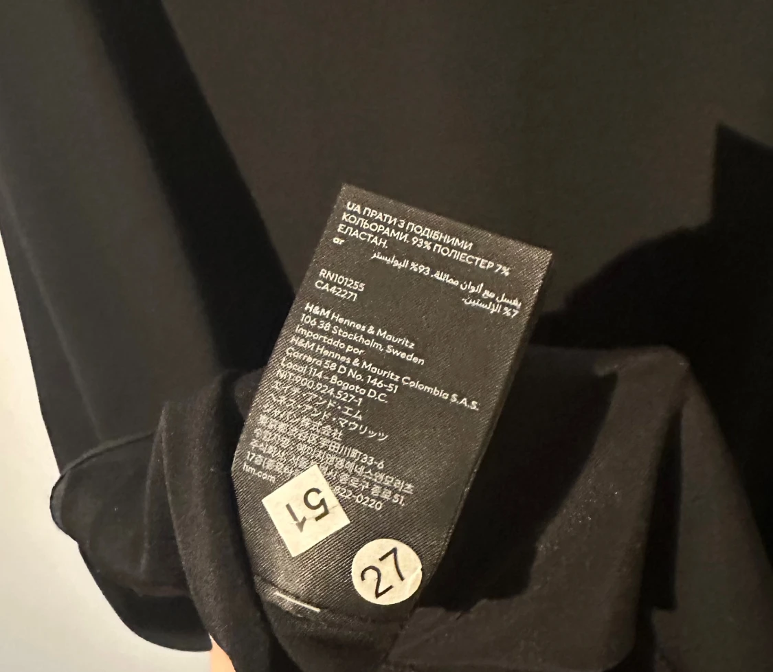 H&M svart off-shoulder klänning, storlek S - 4