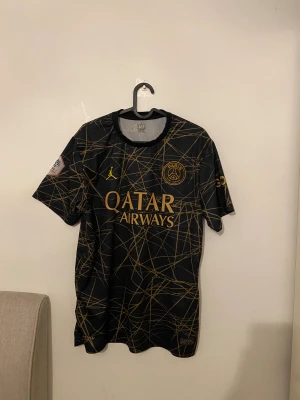 Mycke bra - Riktig bra och fin PSG tröja