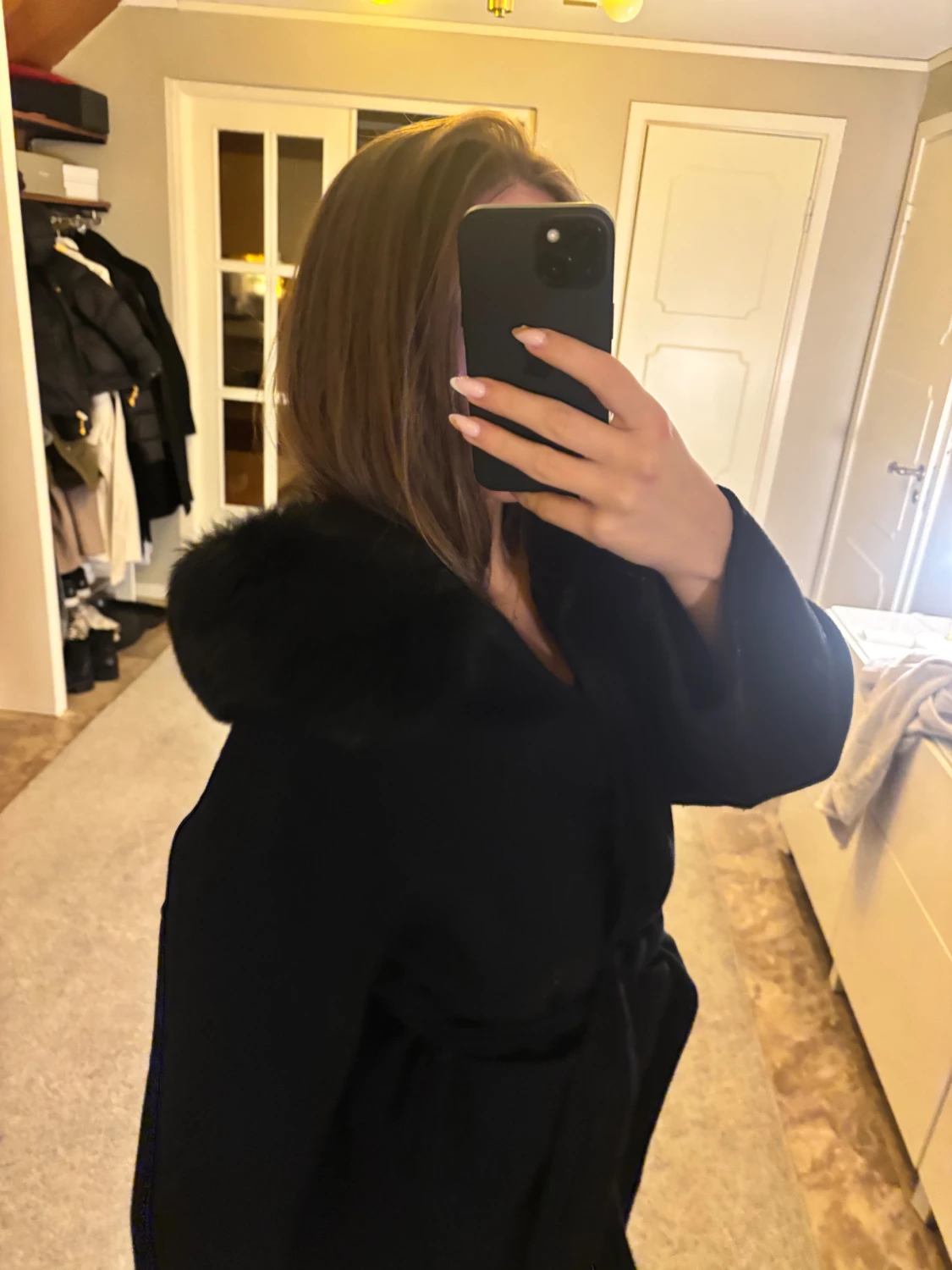 Svart pälskappa - 1