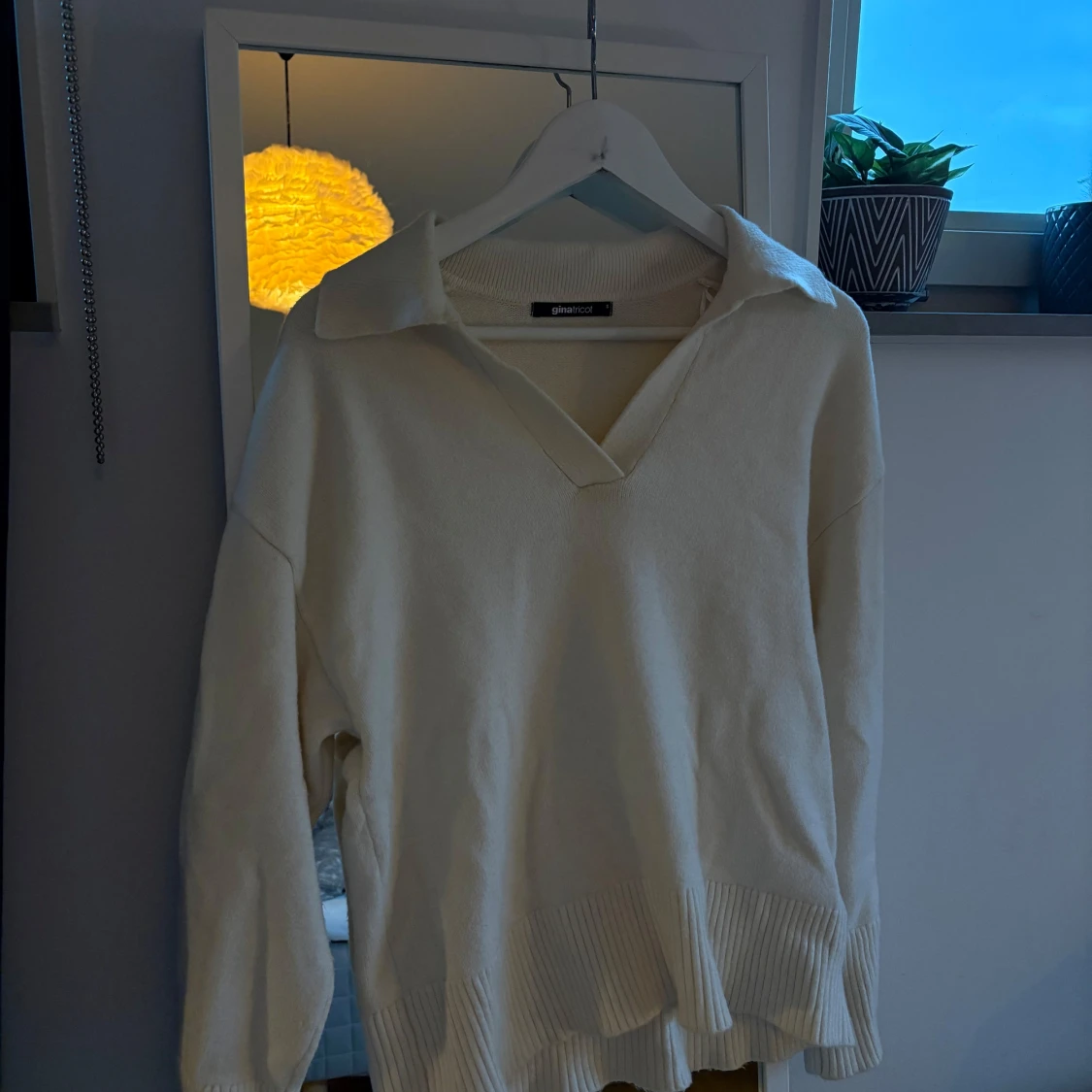 Vit stickadtröja  - 1