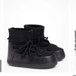 Inuikii - Säljer nu mina svarta inuikiis i den högre modellen! Skorna är köpta på NK för 3099kr och har inga defekter utan är i använt men mycket gott skick! 