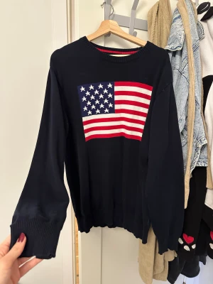 Mysig tröja  - Tröja med USA print, stl XL men sitter mer som M-L