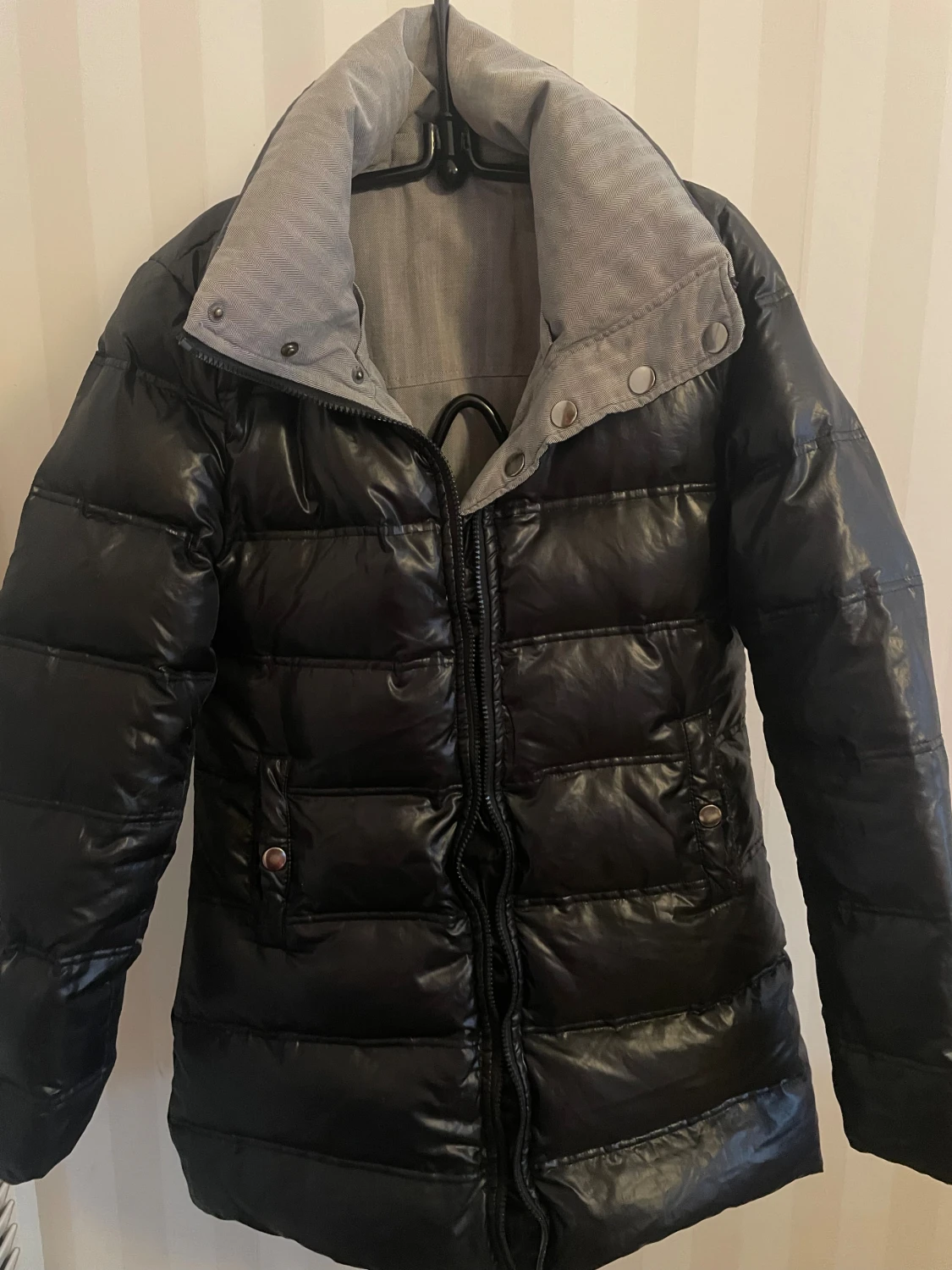 Grå och svart vändbar pufferjacka st S - 3