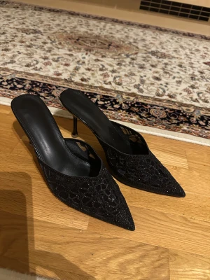 Medel klackskor från SHEIN  - God skick