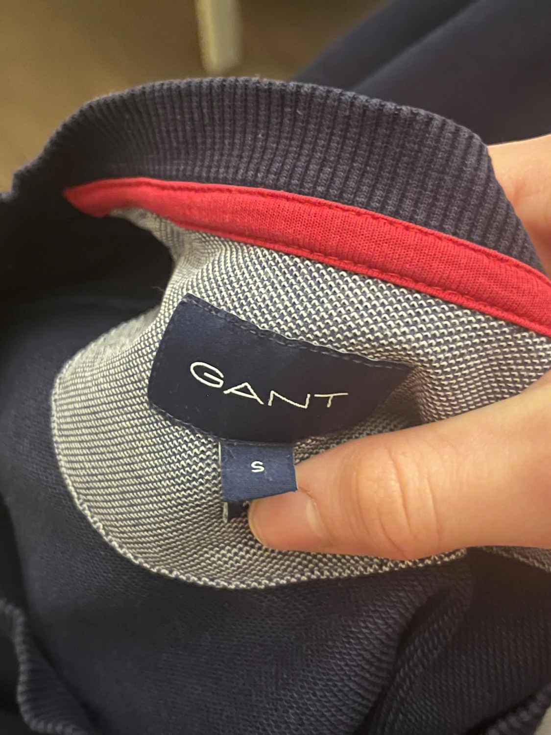 Mörkblå GANT tröja med logga - 2