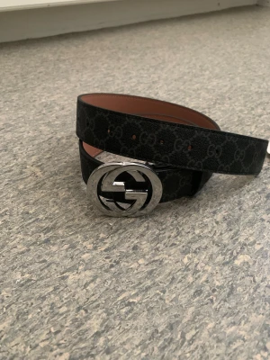 En bälte - Perfekta bältet,för dig som letar för en snygg bälte, bälten håller länge och passar väldigt bra med nästan allting fångar många blickar oxå😉