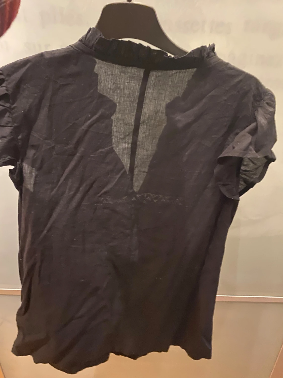 Svart blus med volang från lager 157 - 1