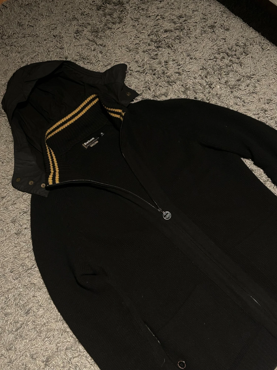 Svart stickad cardigan från Barbour - 1