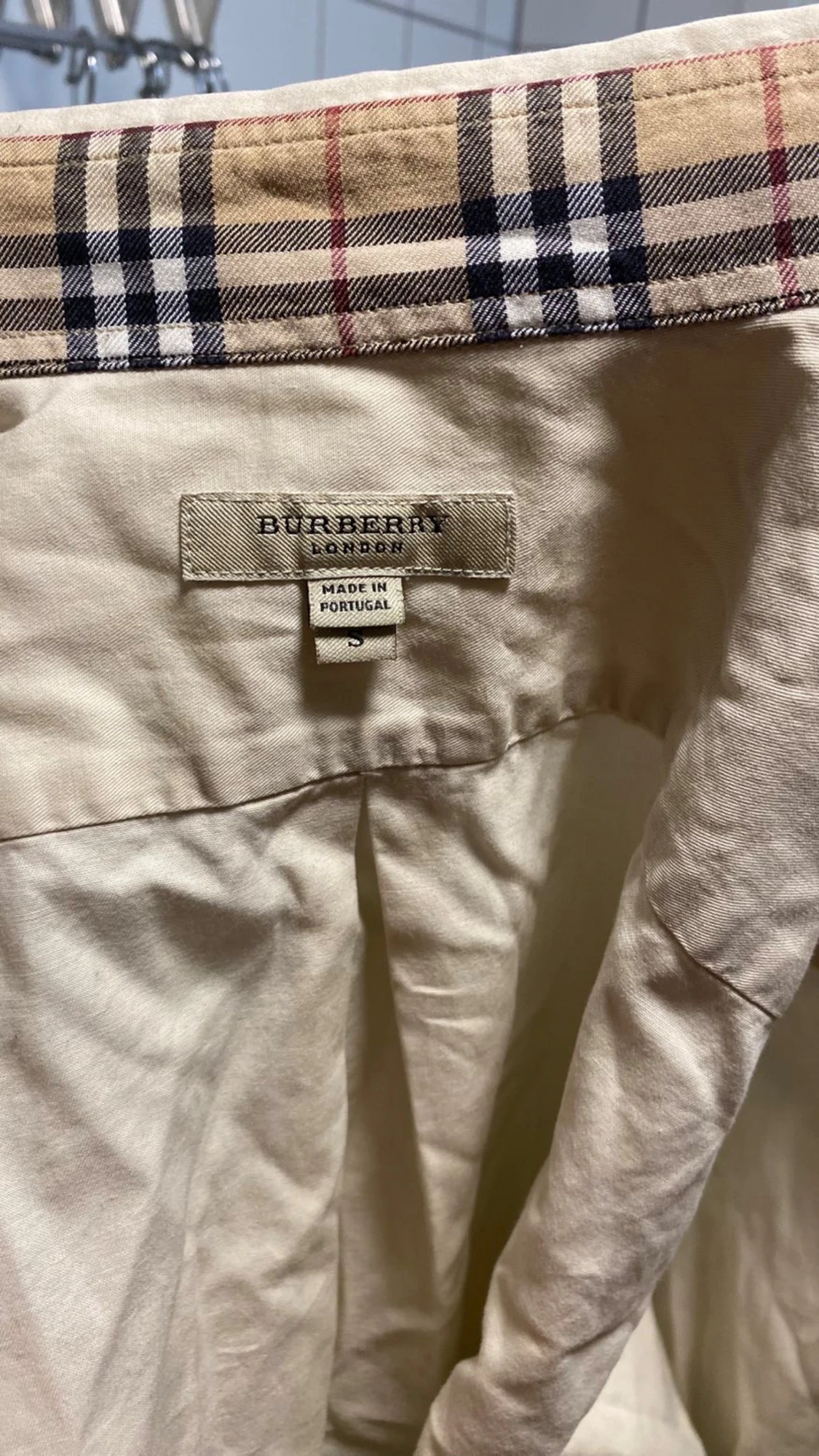 Beige Burberry skjorta med rutiga detaljer - 2