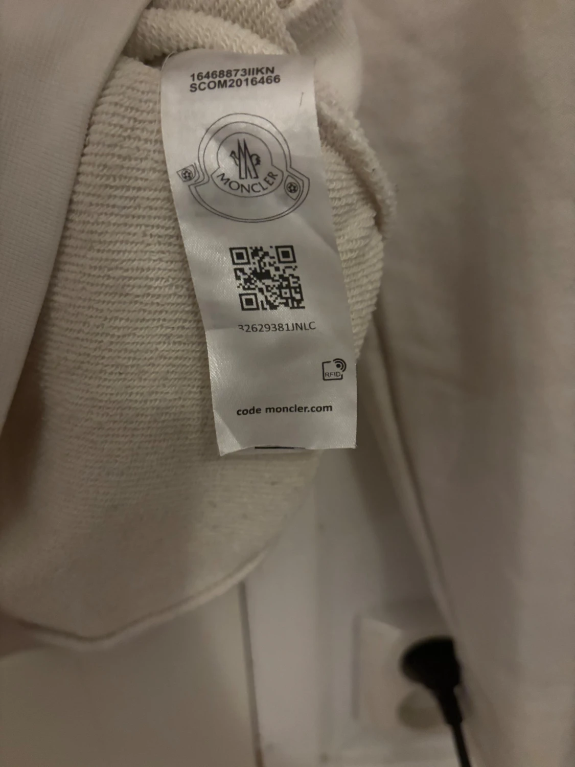 Vit sweatshirt från Moncler med stor logga - 3