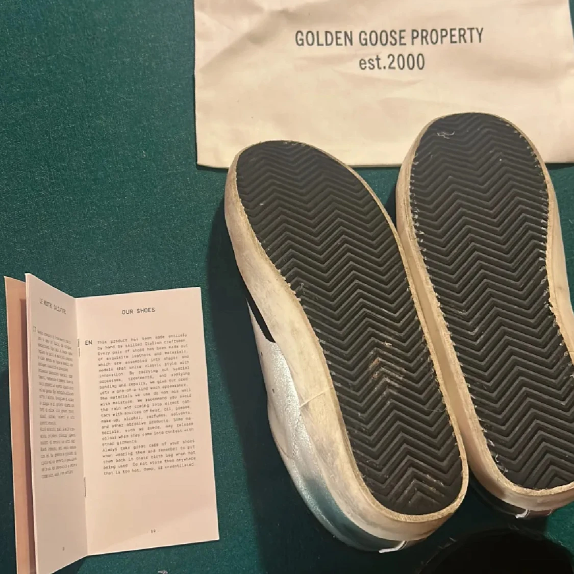 Golden Goose sneakers i silver och svart - 2