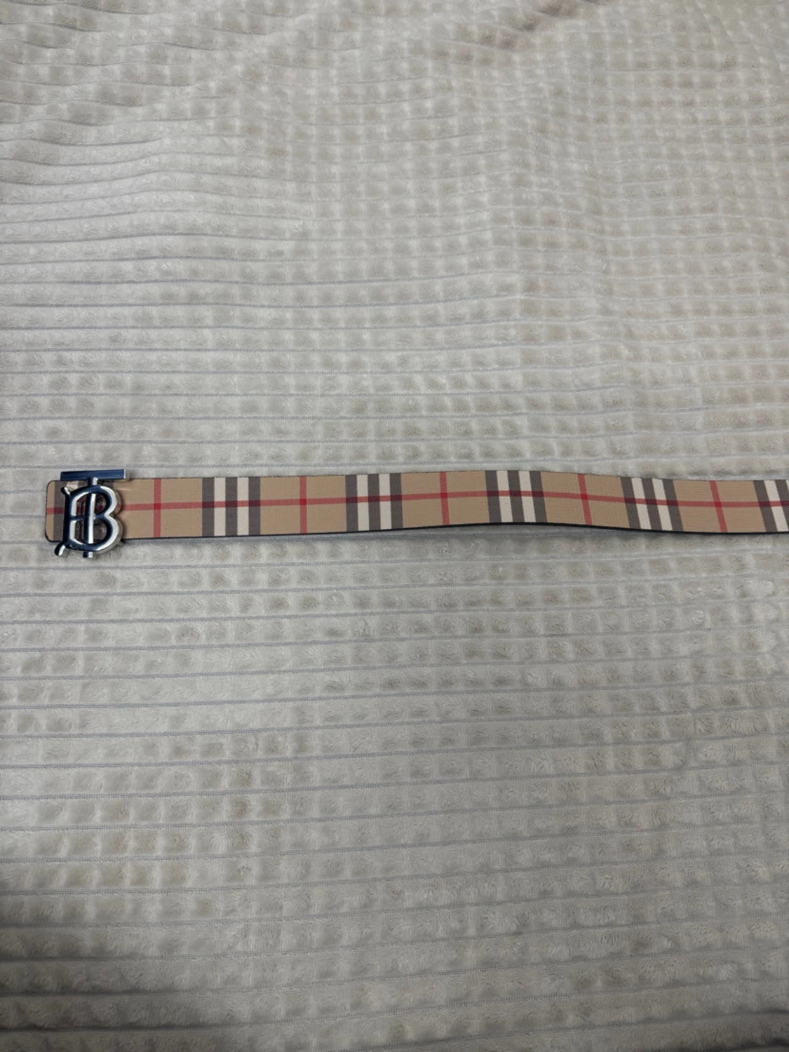 Rutig Burberry bälte med silverdetalj - 1