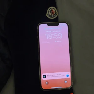 Moncler cardigan  - Moncler cardigan,skick 7/10! Pris är ej satt hör av dig vid fundering eller prisförslag🤝👏(Jackan är mörkblå)