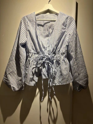 Blårandig blus - Blus från SHEIN