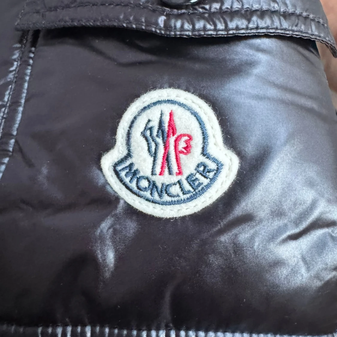 Svart Moncler pufferjacka med huva - 2