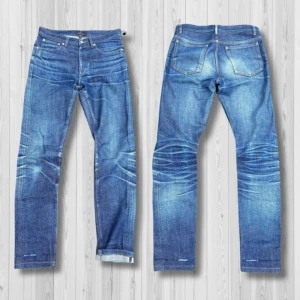 APC selvedge selvage japan jeans raw - Sjukt snygga med galna fades. Högkvalitativt selvedge tyg från Japan! Modell: petit new standard Size: 28 Mått: Midja 39cm Ytterben 105cm
