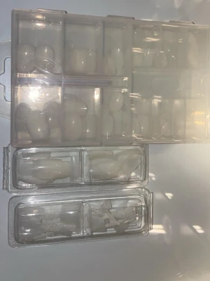 Nageltippar - Det är både långa och korta nageltippar och hela lösnaglar ✨