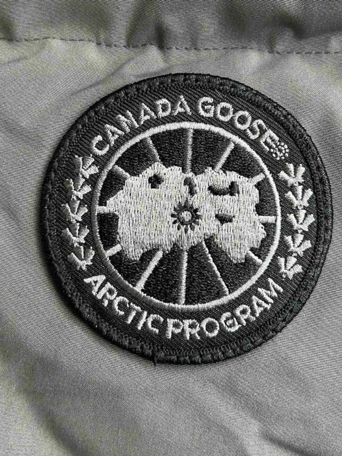 Grå dunjacka från Canada Goose ( ALLA STORLEKAR FINNS)  - 1
