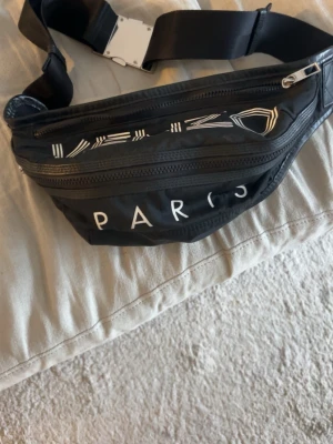 Kenzo axelremsväska - Säljer min Kenzo axleremväska i väldigt bra skick 