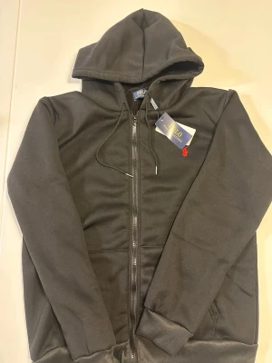Polo Ralph Lauren hoodie - Helt ny Polo Ralph Lauren hoodie. Storlek M. Skriv vid intresse!