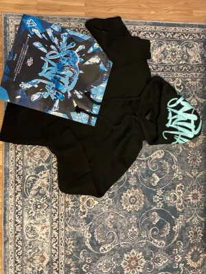 Svart hoodie - Perfekt för vintern