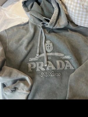 Prata cotton hoodie - Stilig tråkig som fan dock