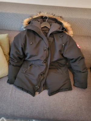 Svart Canada Goose chateau parka fusion  - Orginal jacka från Canada goose I mycket gott skick. Storlek S. 