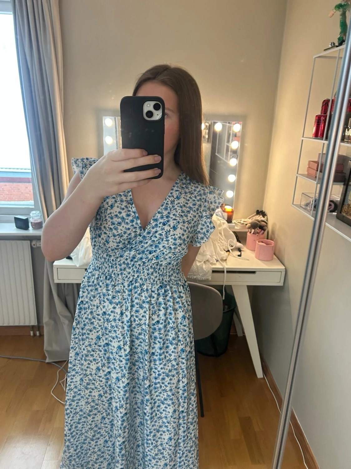 Blommig långklänning med volangärm