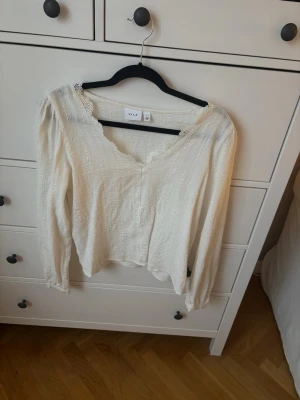 Blus - Blus från vila inga tecken på användning 