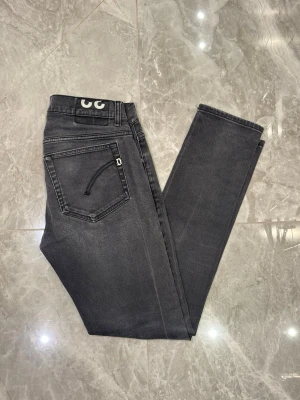 Dondup Ritchie Jeans - Dondup Ritchie Jeans | Modell: Ritchie | Skick: Mycket fint | Nypris: 2999 kr | Storlek: W32 | Hör av dig vid minsta fundering 📦